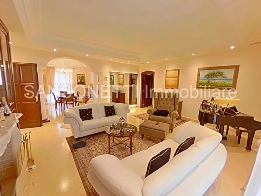 Immagine 10 di Palazzo in vendita  in NIKA a Fasano