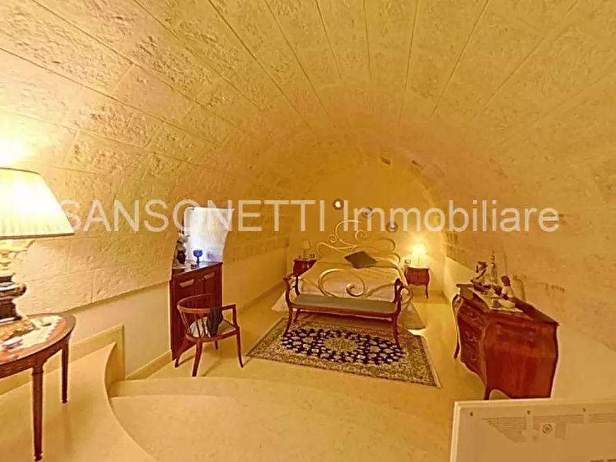 Immagine 17 di Palazzo in vendita  in NIKA a Fasano