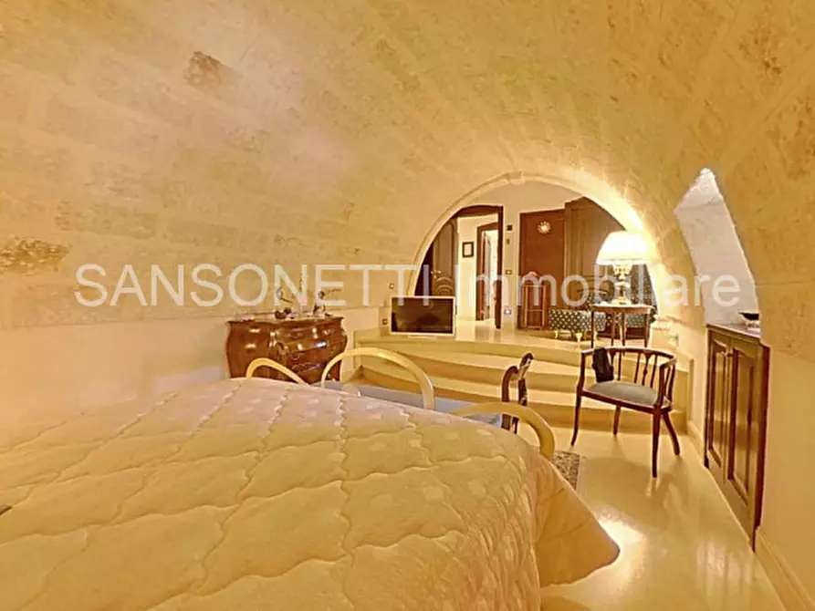 Immagine 19 di Palazzo in vendita  in NIKA a Fasano