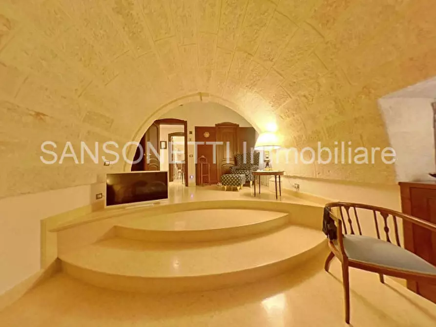 Immagine 20 di Palazzo in vendita  in NIKA a Fasano