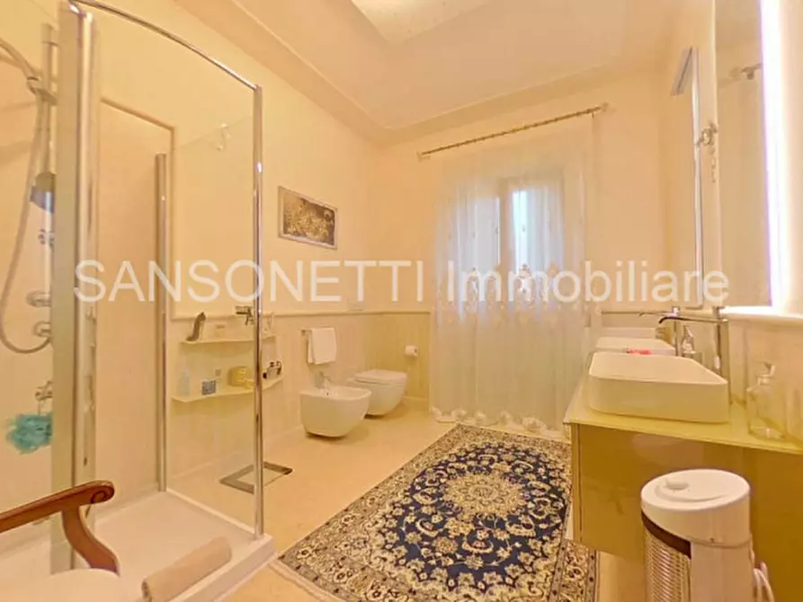 Immagine 21 di Palazzo in vendita  in NIKA a Fasano