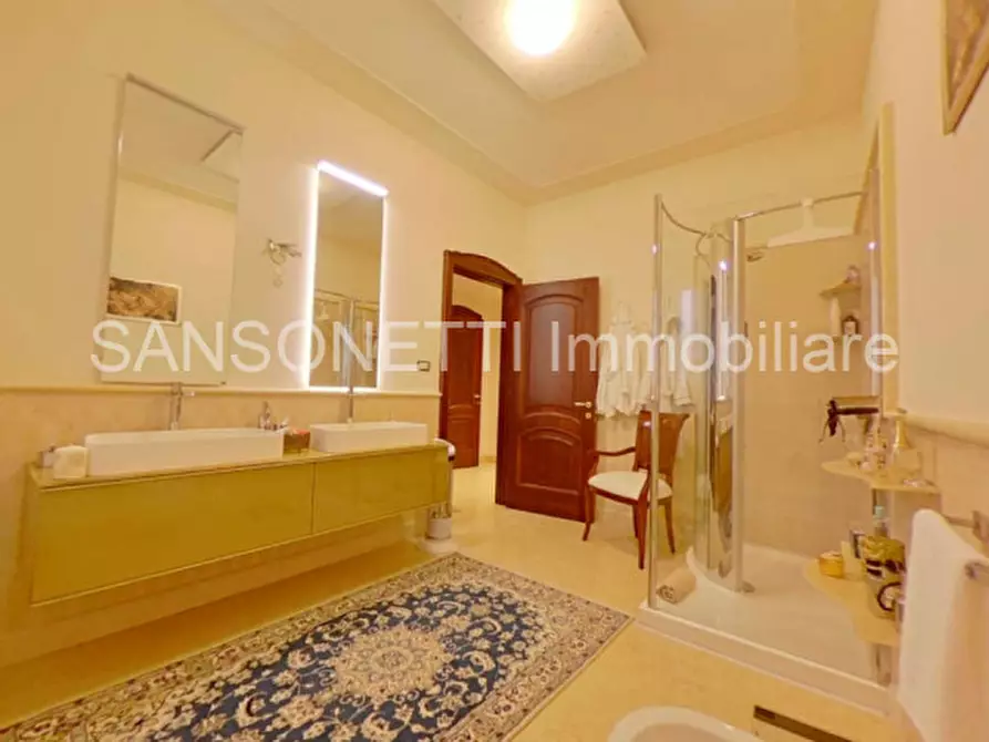 Immagine 22 di Palazzo in vendita  in NIKA a Fasano