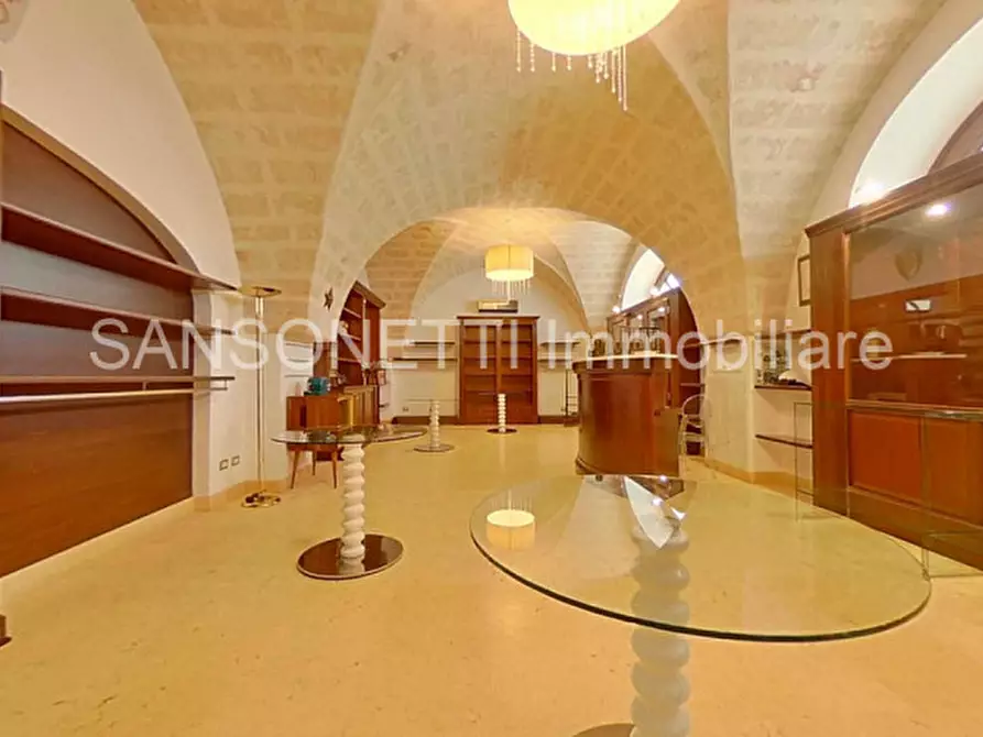 Immagine 37 di Palazzo in vendita  in NIKA a Fasano