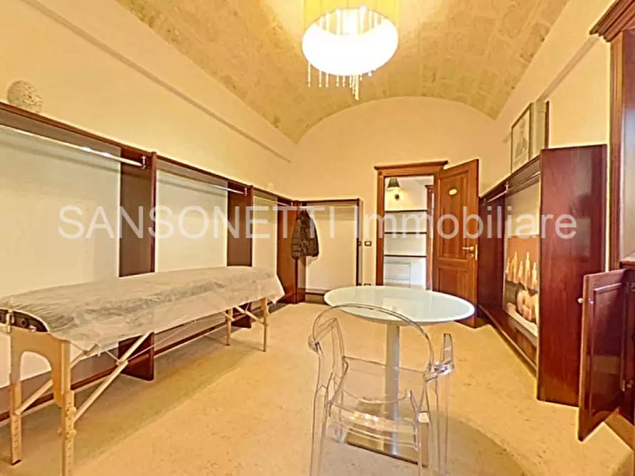 Immagine 42 di Palazzo in vendita  in NIKA a Fasano