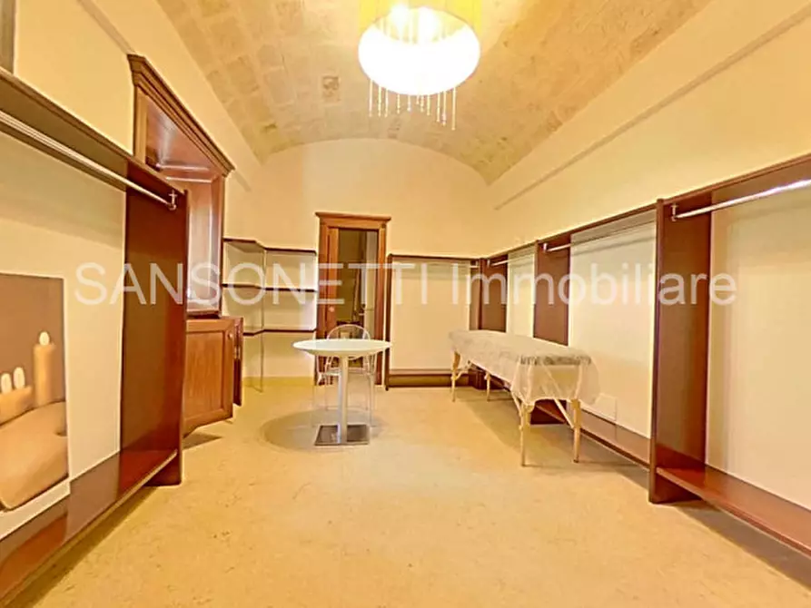 Immagine 43 di Palazzo in vendita  in NIKA a Fasano