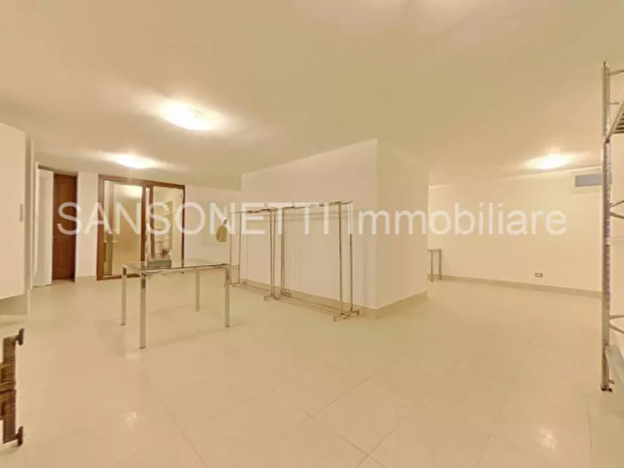 Immagine 47 di Palazzo in vendita  in NIKA a Fasano