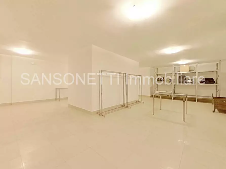 Immagine 48 di Palazzo in vendita  in NIKA a Fasano