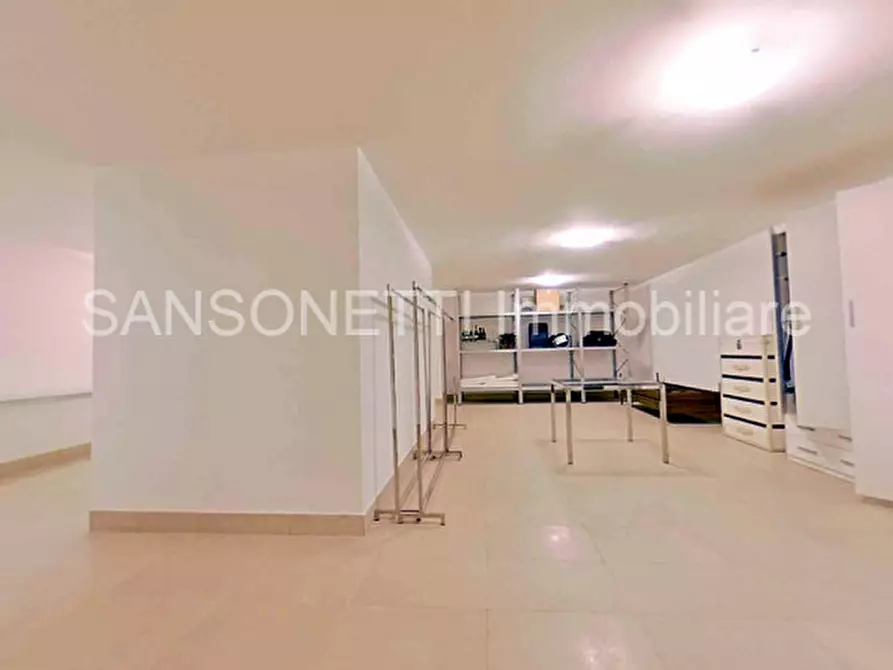 Immagine 49 di Palazzo in vendita  in NIKA a Fasano