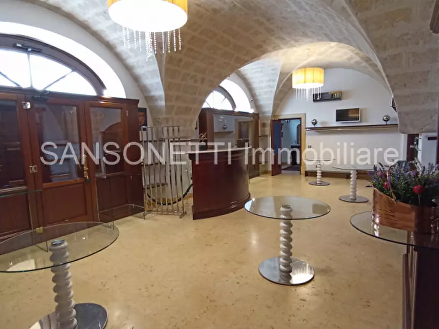 Immagine 51 di Palazzo in vendita  in NIKA a Fasano