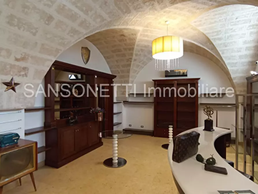 Immagine 52 di Palazzo in vendita  in NIKA a Fasano