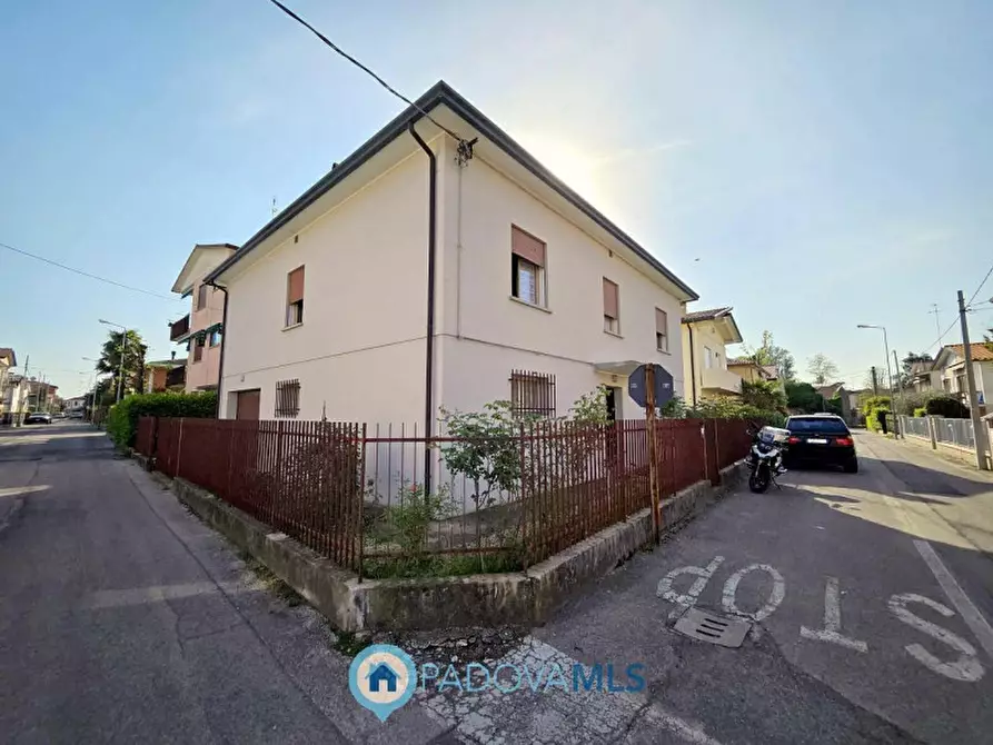 Immagine 1 di Casa indipendente in vendita  in Via Monte Grappa a Cadoneghe