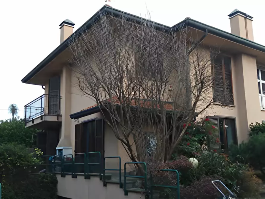 Immagine 1 di Villa in vendita  in Via San Martino 68A a Paderno Dugnano