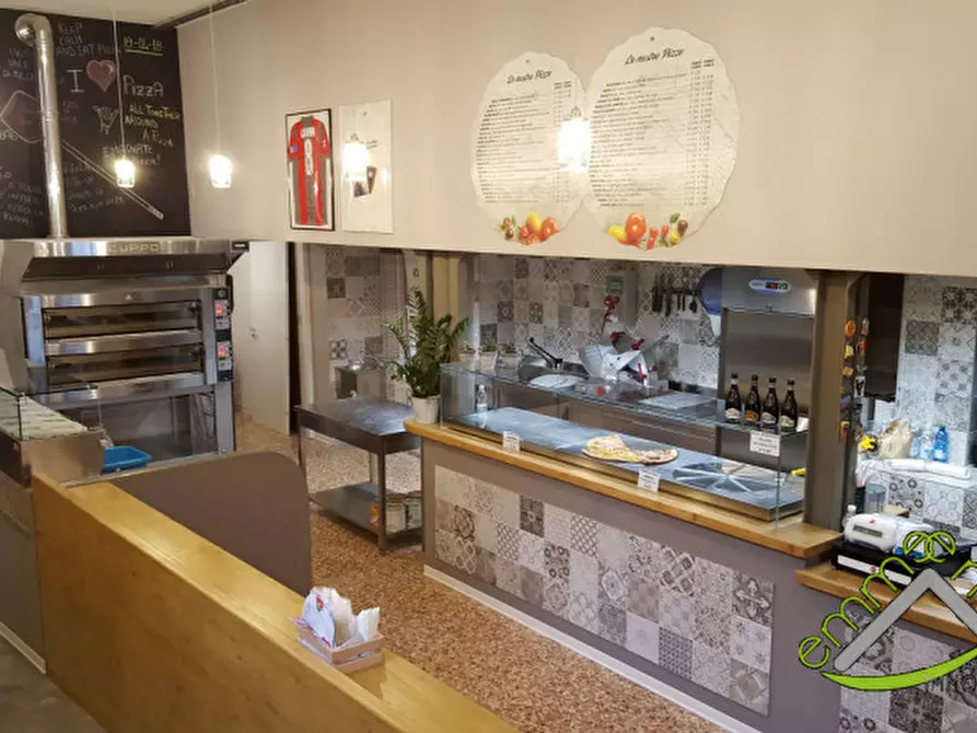 Immagine 4 di Attività commerciale in vendita  a Venezia