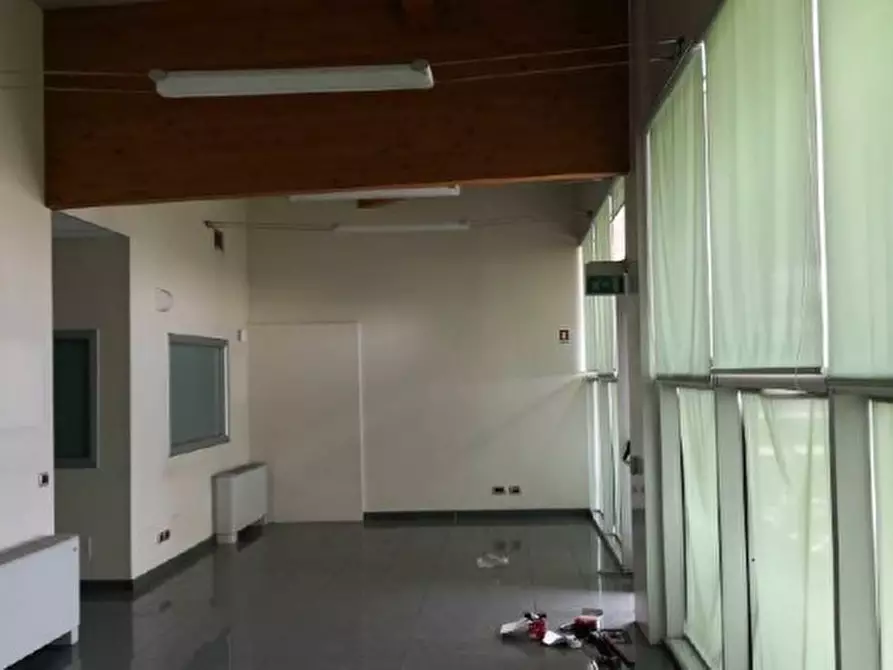 Immagine 2 di Ufficio in vendita  in Via vittorio veneto a Bonate Sotto