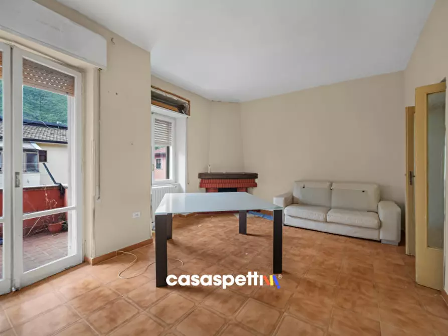 Immagine 1 di Appartamento in vendita  in VIALE PRINCIPE AMEDEO, Solofra (AV) a Solofra