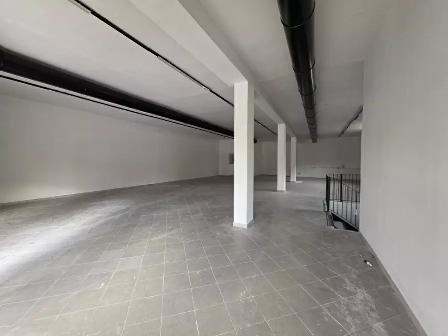 Immagine 3 di Negozio in affitto  in piazza carlo alberto a Pastrengo