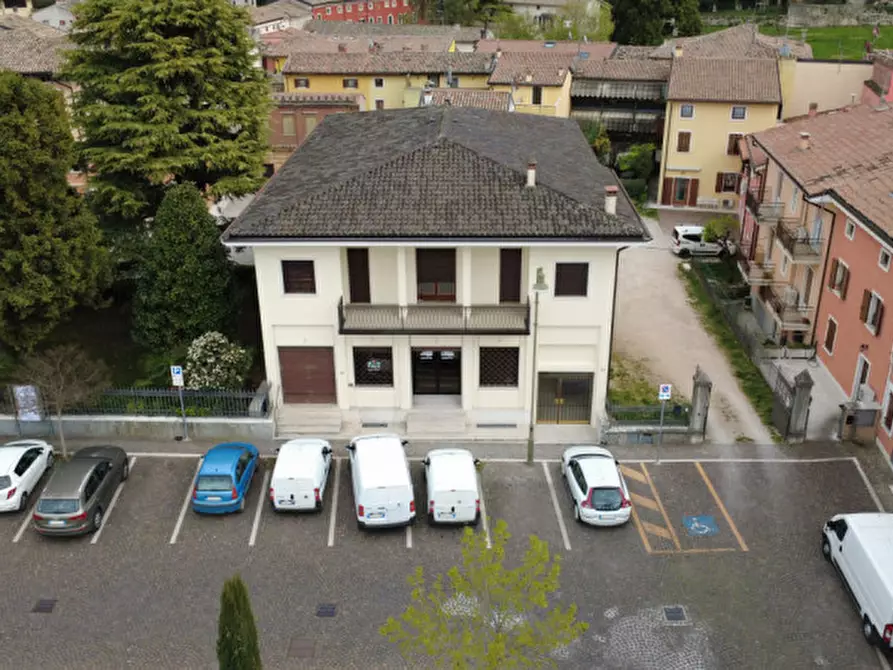 Immagine 11 di Negozio in affitto  in piazza carlo alberto a Pastrengo