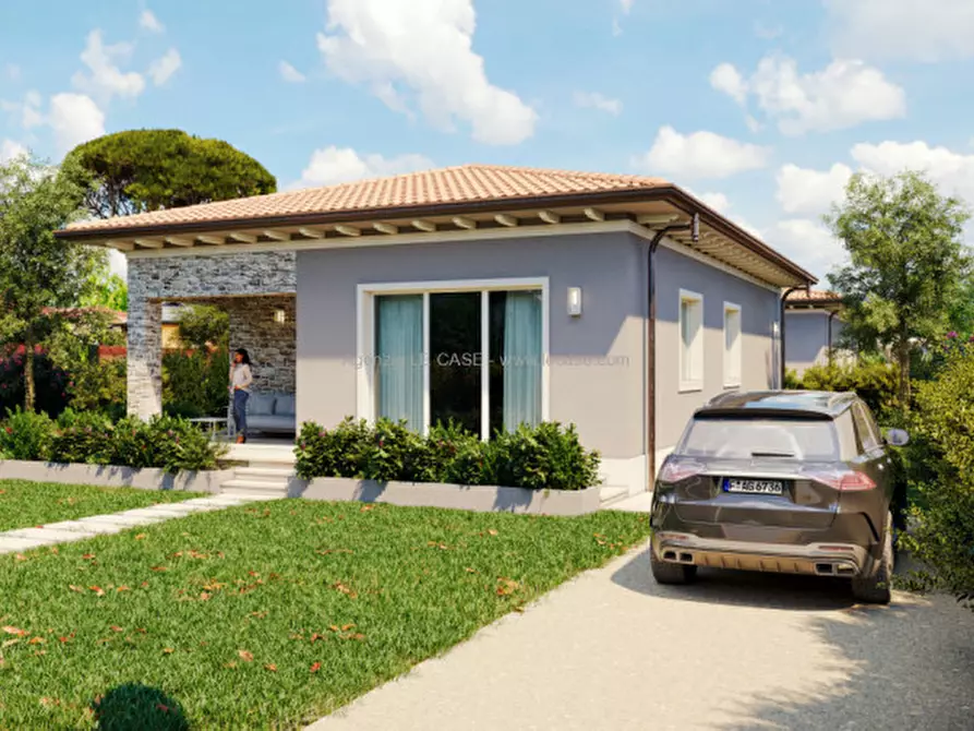 Immagine 1 di Villa in vendita  in via Settembrini a Pietrasanta