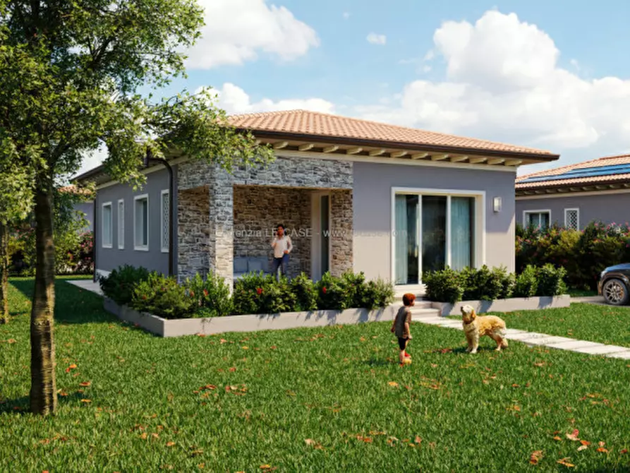 Immagine 2 di Villa in vendita  in via Settembrini a Pietrasanta