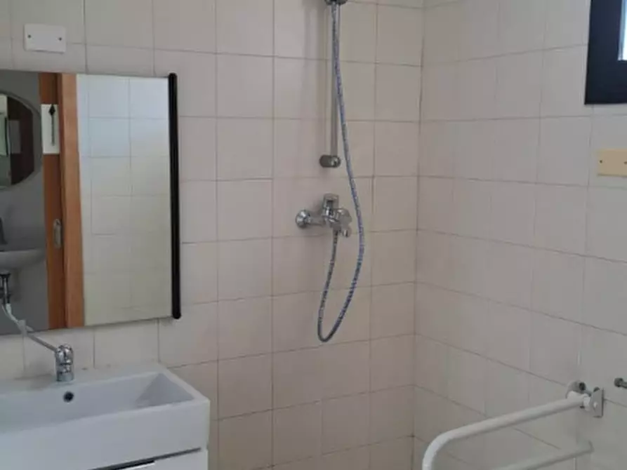 Immagine 4 di Negozio in affitto  in Via Roma a Albignasego