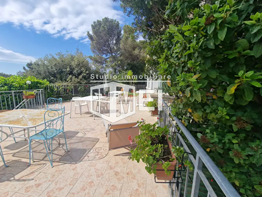 Immagine 8 di Villa in vendita  in via Kaiser Parodi a Livorno