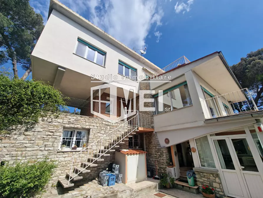 Immagine 11 di Villa in vendita  in via Kaiser Parodi a Livorno