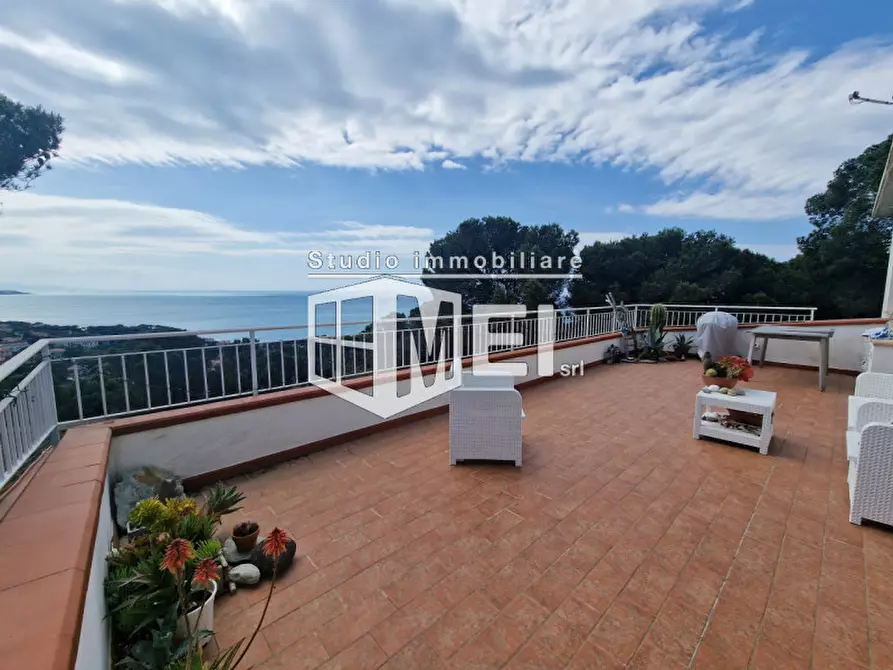 Immagine 18 di Villa in vendita  in via Kaiser Parodi a Livorno