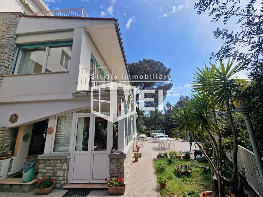 Immagine 19 di Villa in vendita  in via Kaiser Parodi a Livorno