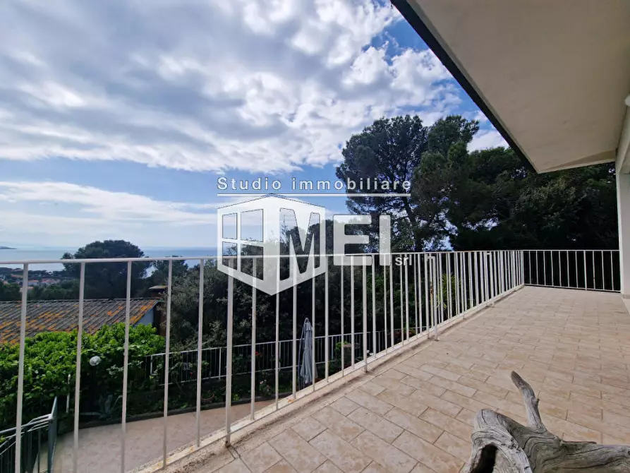 Immagine 34 di Villa in vendita  in via Kaiser Parodi a Livorno