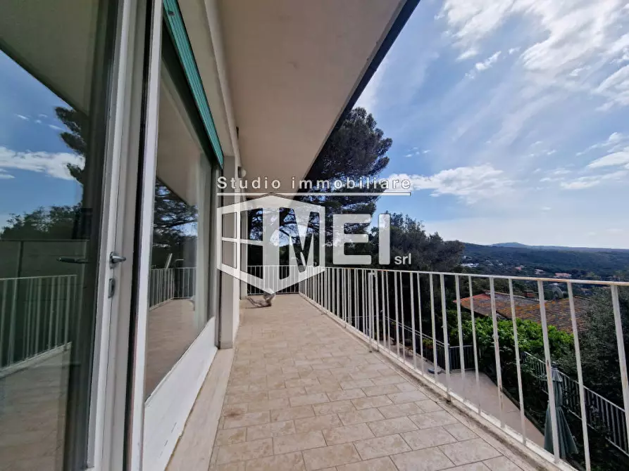 Immagine 35 di Villa in vendita  in via Kaiser Parodi a Livorno