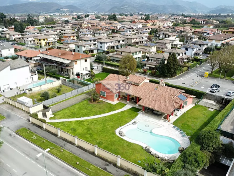 Immagine 1 di Villa in vendita  in Via kennedy a Paderno Franciacorta