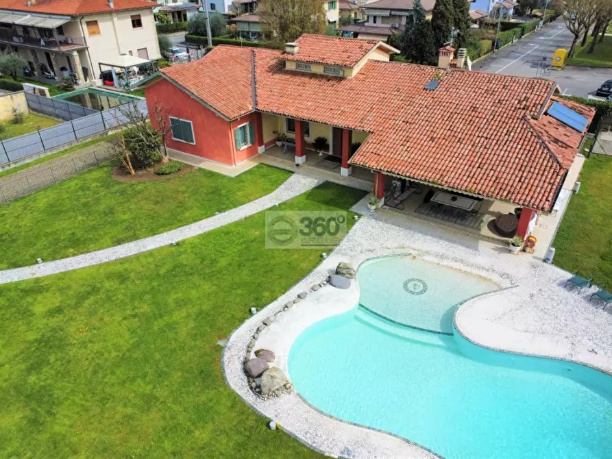 Immagine 2 di Villa in vendita  in Via kennedy a Paderno Franciacorta