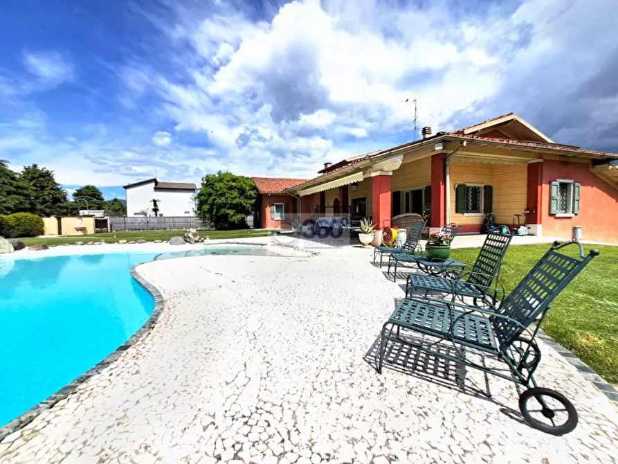 Immagine 3 di Villa in vendita  in Via kennedy a Paderno Franciacorta