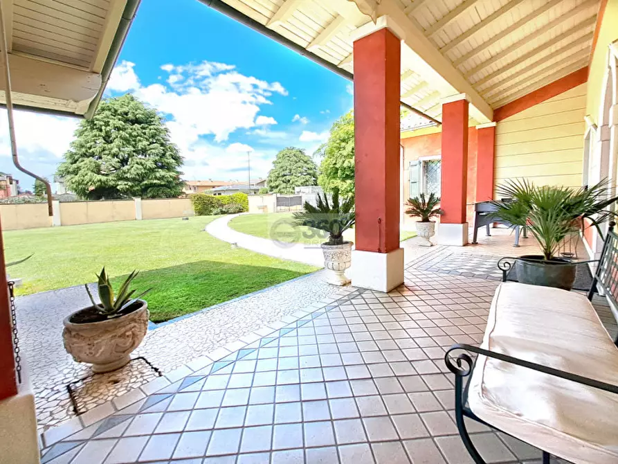 Immagine 4 di Villa in vendita  in Via kennedy a Paderno Franciacorta
