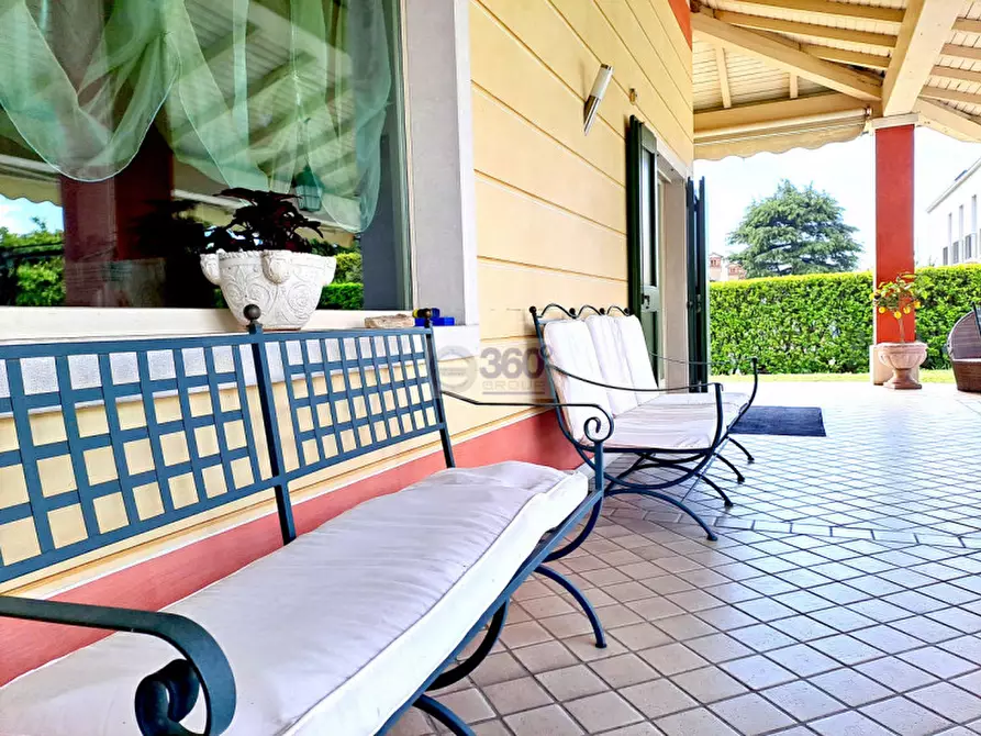 Immagine 4 di Villa in vendita  in Via kennedy a Paderno Franciacorta