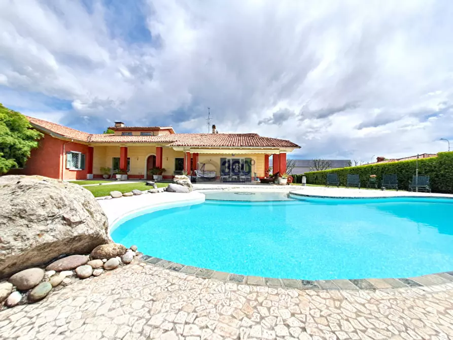 Immagine 9 di Villa in vendita  in Via kennedy a Paderno Franciacorta
