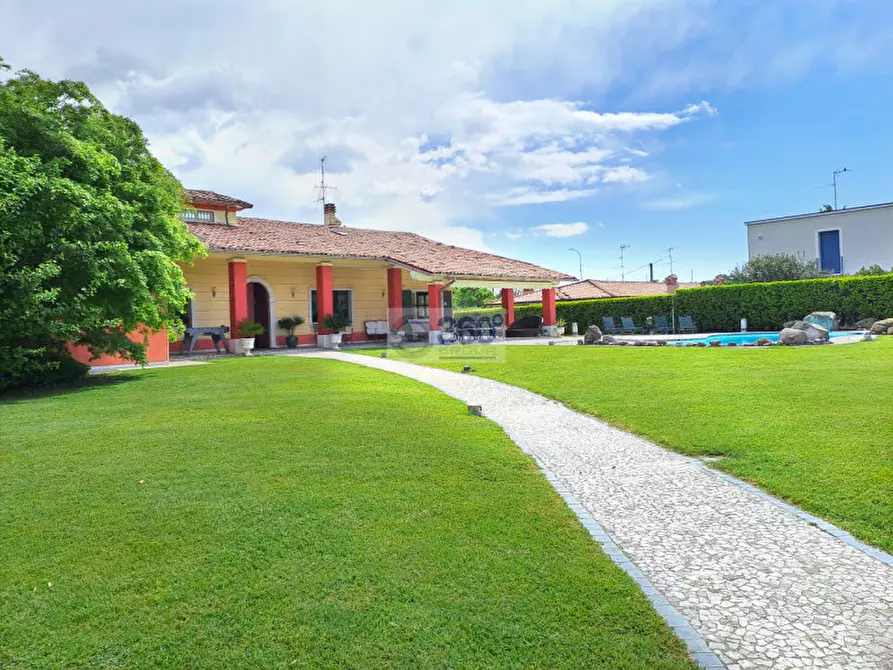 Immagine 11 di Villa in vendita  in Via kennedy a Paderno Franciacorta