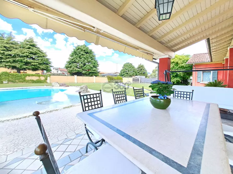 Immagine 13 di Villa in vendita  in Via kennedy a Paderno Franciacorta