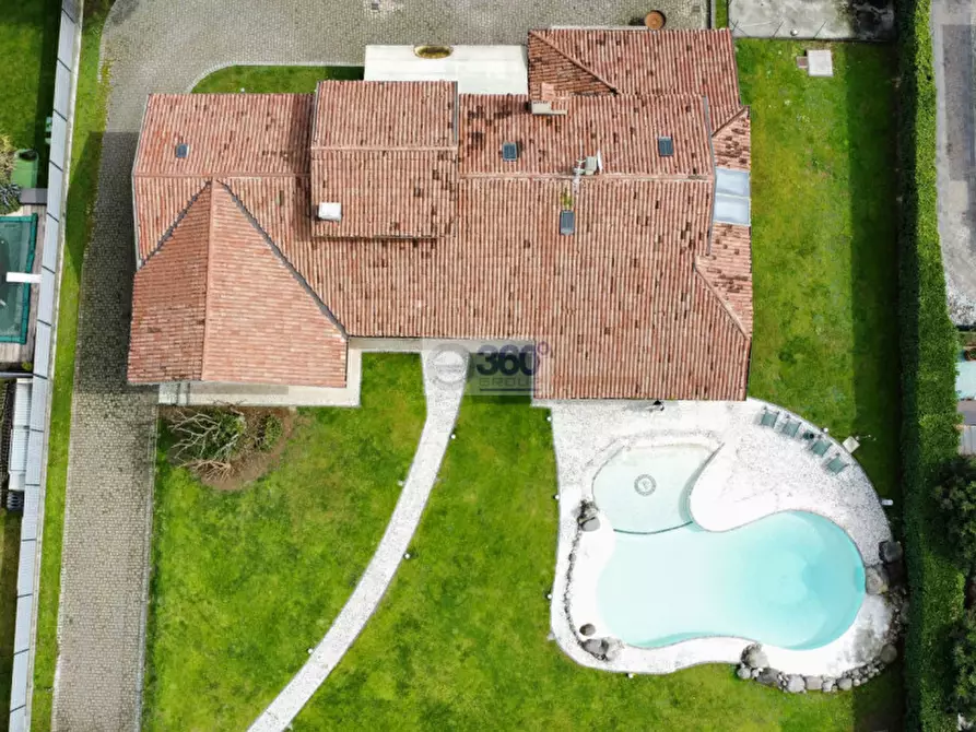 Immagine 14 di Villa in vendita  in Via kennedy a Paderno Franciacorta