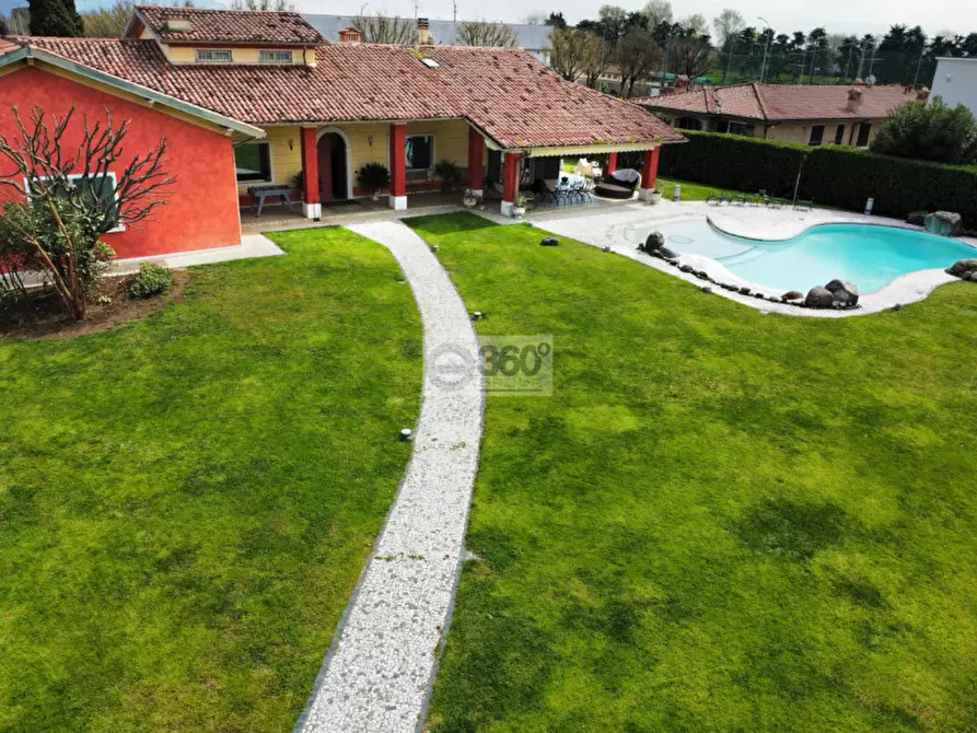 Immagine 15 di Villa in vendita  in Via kennedy a Paderno Franciacorta