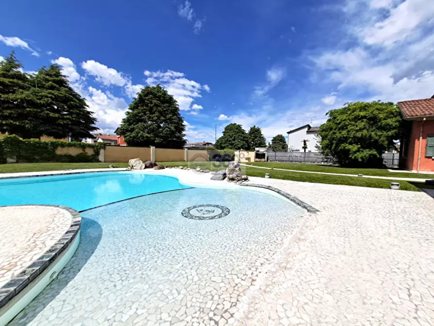 Immagine 16 di Villa in vendita  in Via kennedy a Paderno Franciacorta