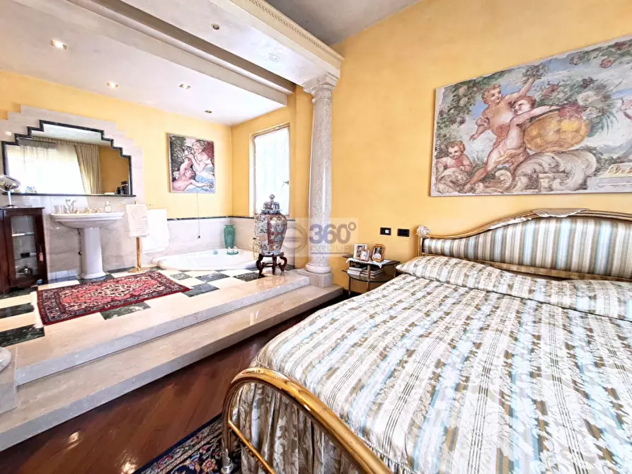 Immagine 27 di Villa in vendita  in Via kennedy a Paderno Franciacorta