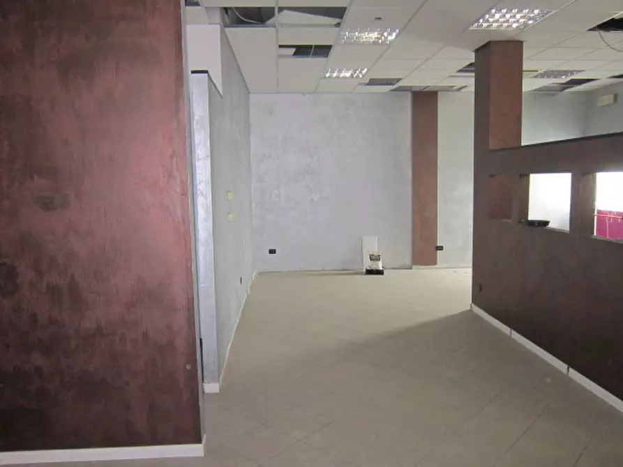 Immagine 2 di Negozio in vendita  in Via Giordano Bruno 47 a Borgosatollo