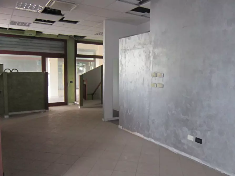 Immagine 8 di Negozio in vendita  in Via Giordano Bruno 47 a Borgosatollo