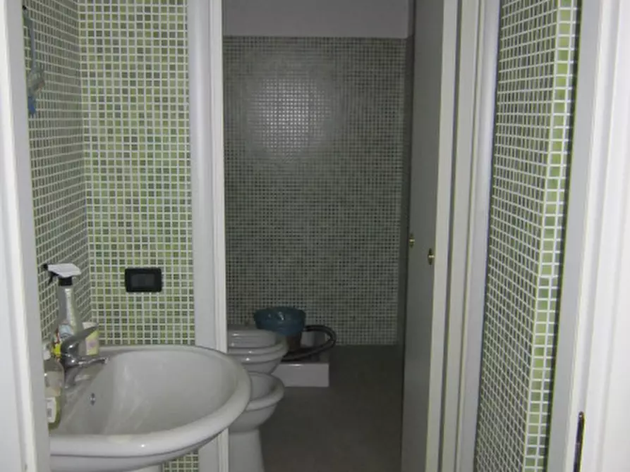 Immagine 13 di Negozio in vendita  in Via Giordano Bruno 47 a Borgosatollo