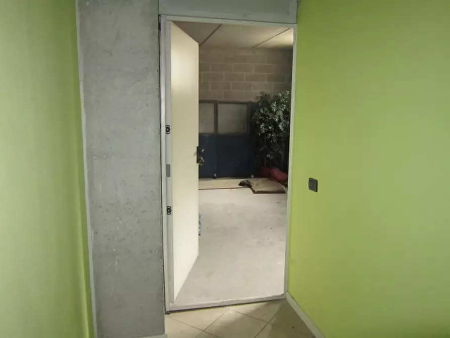 Immagine 15 di Negozio in vendita  in Via Giordano Bruno 47 a Borgosatollo