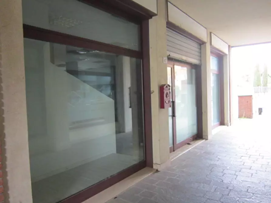 Immagine 19 di Negozio in vendita  in Via Giordano Bruno 47 a Borgosatollo