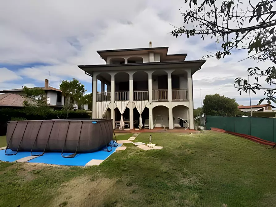 Immagine 1 di Villa in vendita  in via Arturo Toscanini n. 22 a Settala