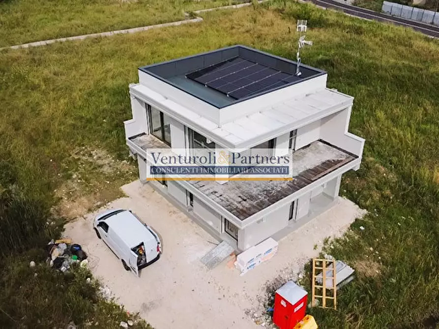 Immagine 1 di Villa in vendita  in via monticelli a Soiano Del Lago