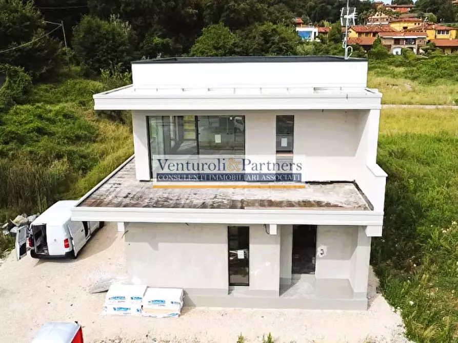 Immagine 4 di Villa in vendita  in via monticelli a Soiano Del Lago
